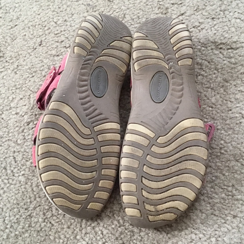 Earth Origins Pink/Red Suede Women's Sandals - Picture 4 of 5